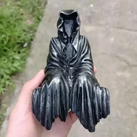 Vêtements noirs, ornement de maître mystérieux, robe noire d'horreur, marcheur de nuit gothique assis, ornement artisanal en résine, décoration de bureau 3