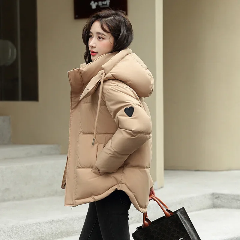 

Новая Корейская версия персиковый пуховик с сердечками женская короткая утепленная женская хлопковая куртка с капюшоном