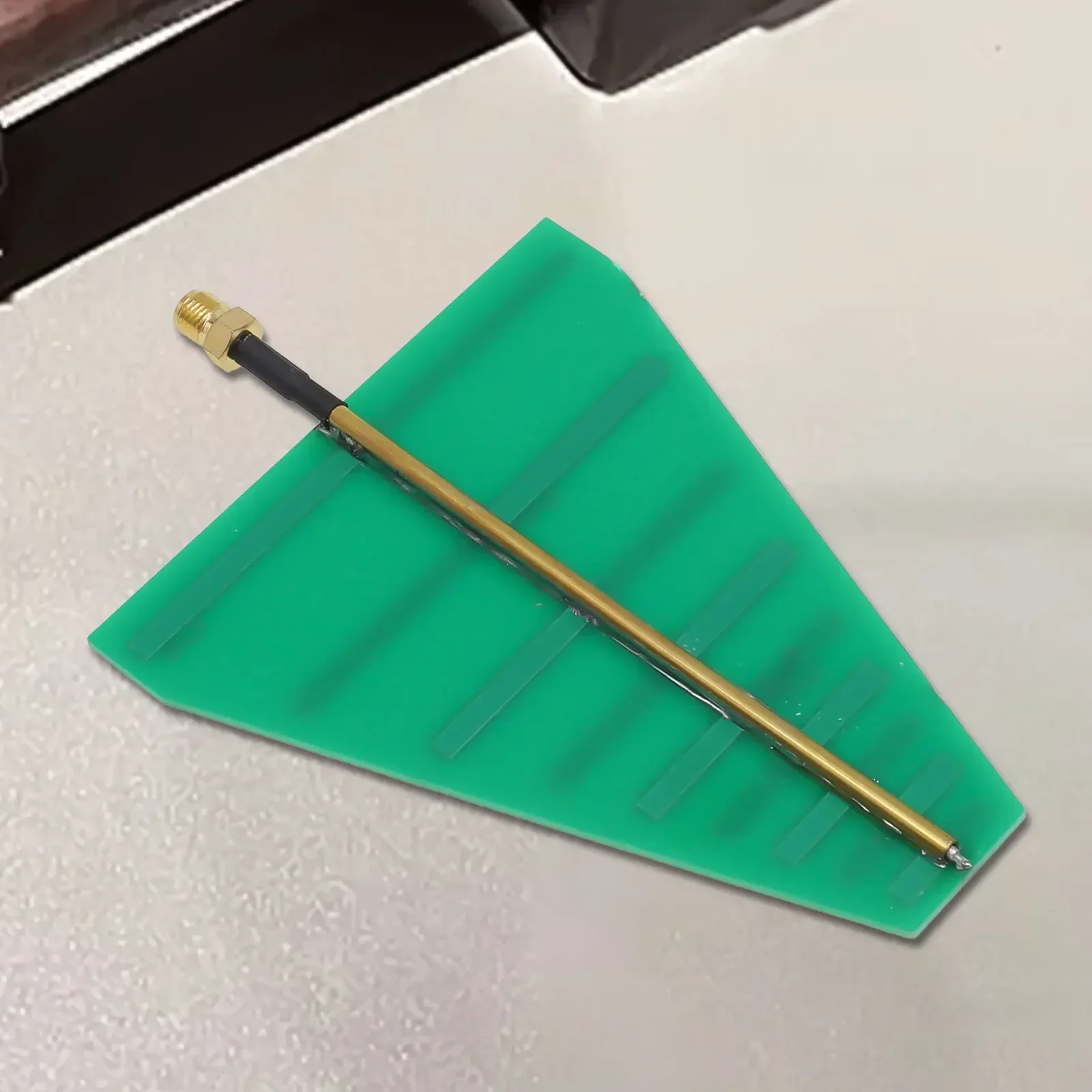 1.35GHz-9.5GHz UWB Ultra Wideband Log Periodic Antenna 15W 5-6dB SMA Connector 1.35--9.5GHz Antenna4.1 X 3.1 X 0.04 Inches 1pcs ultra wideband antenna