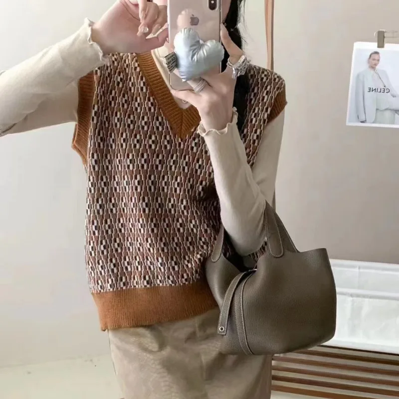 

Sweater Vest Female 2023 Casual Autumn Knitted Vest Women Academy Style V-neck Vintage Diamond Vest Sweater Pullover Female Tops
