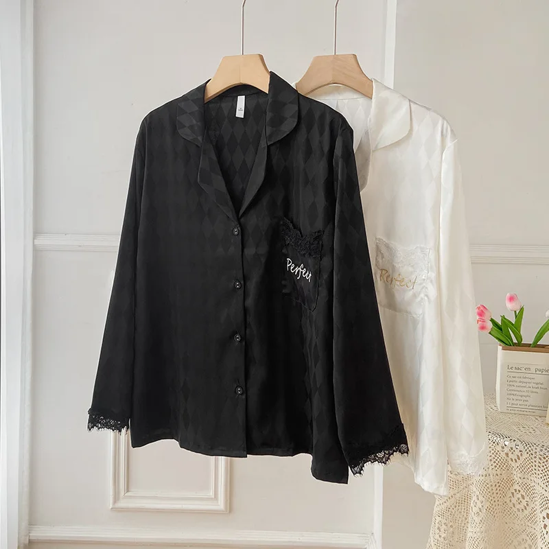 

Женская атласная рубашка с V-образным вырезом и длинным рукавом