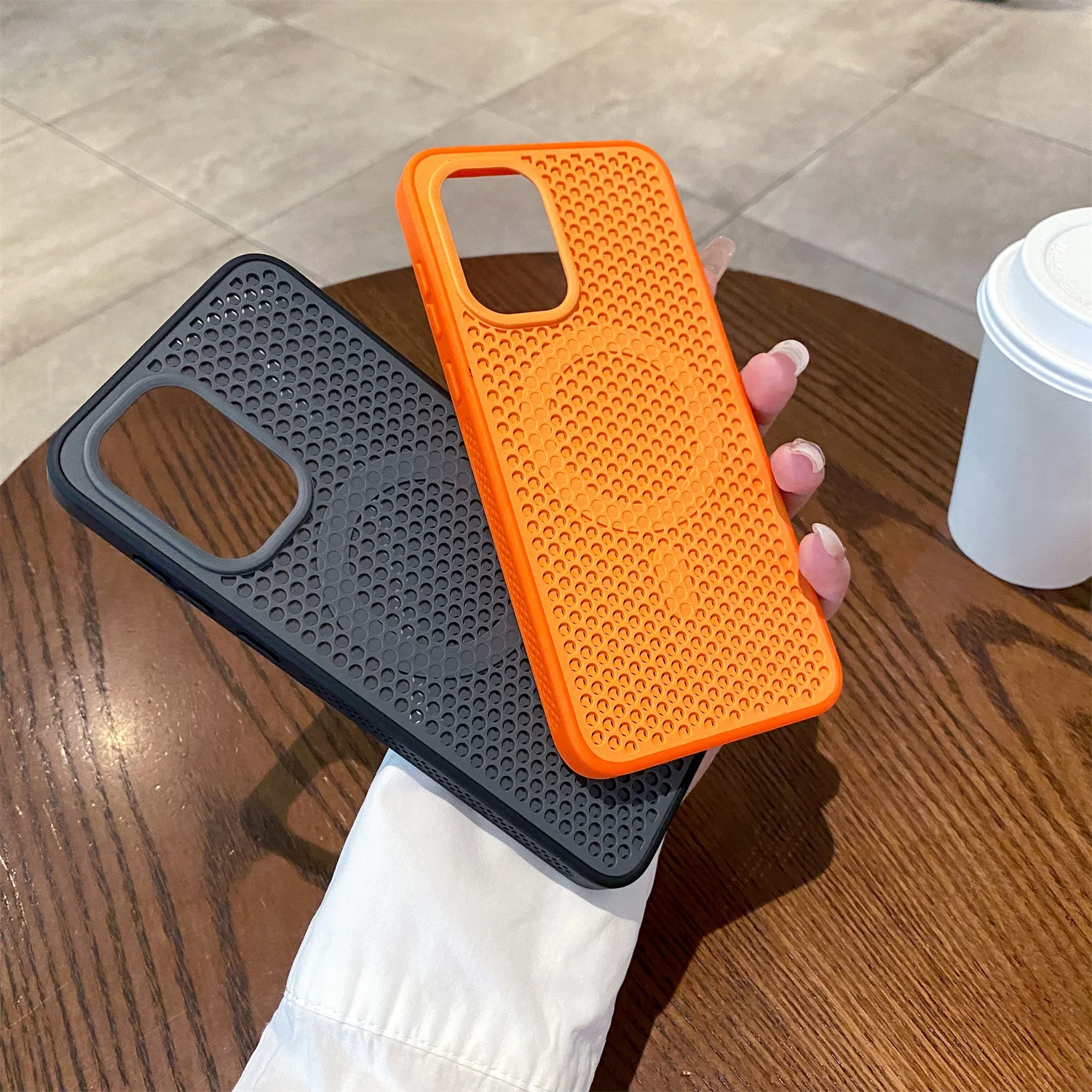 Ultra-Cooling Magnetic Mesh Case with Wireless Charging Compatibility