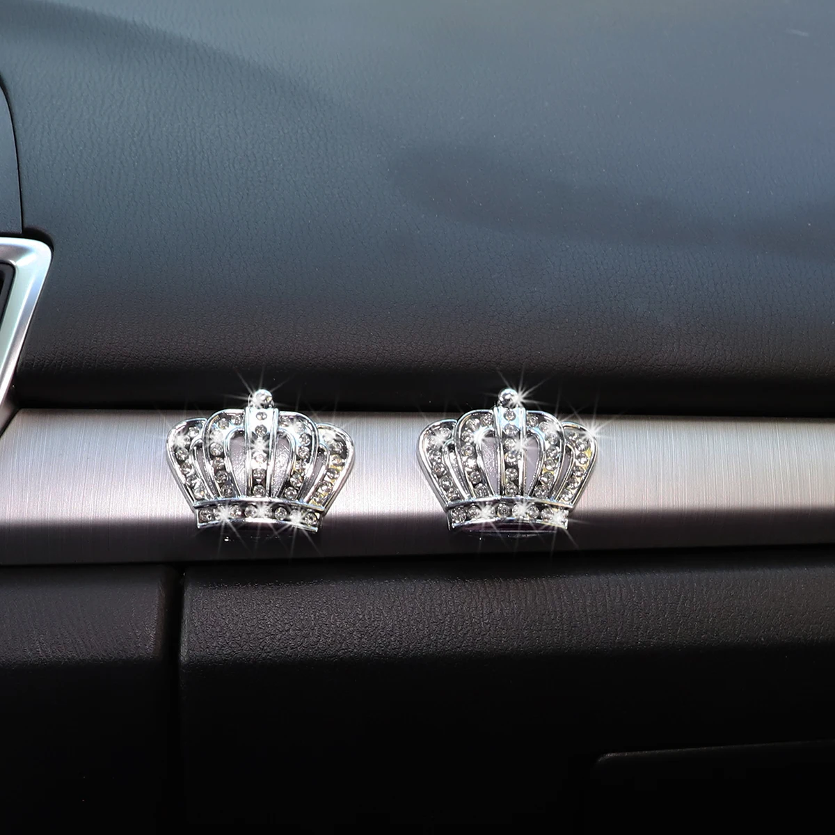 2 Cornici Per Targa Auto Con Strass - Nero E Oro - Acciaio Inox, 31x16cm - Accessori Auto Bling Per Donne