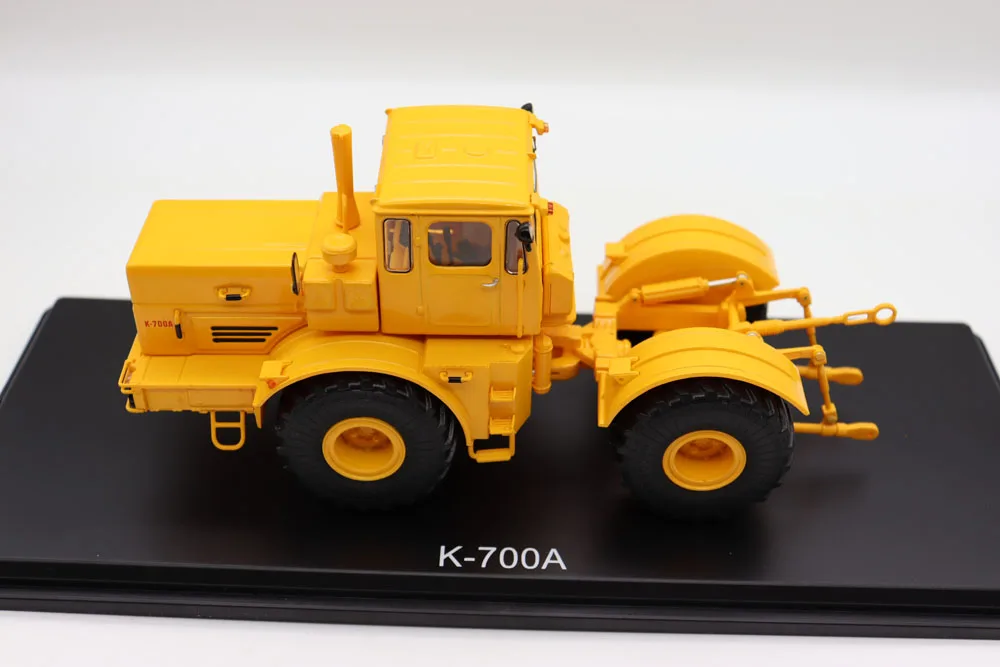 

NEW SSM 1/43 Kirovets K-700A Tractor By Start Scale Models Diecast For collection Gift
