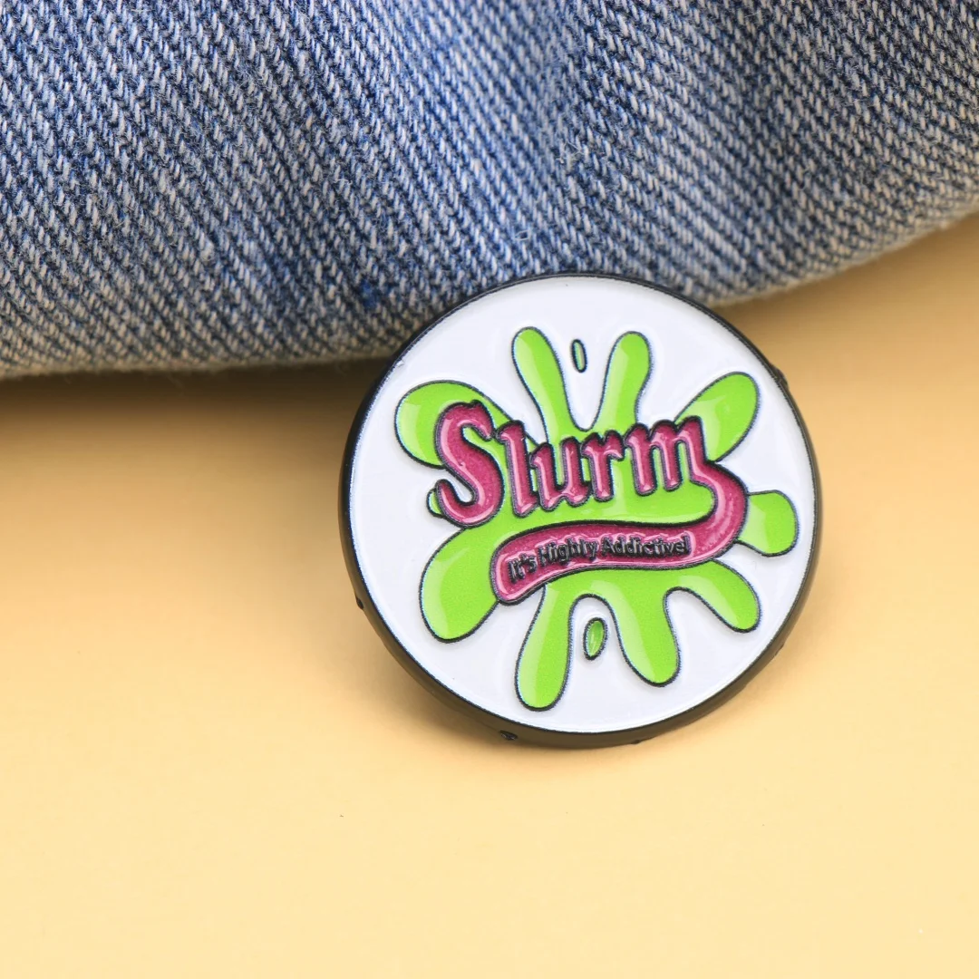 Emaille-Anstecknadel mit Cartoon-Motiv „Slurm“ – Anstecknadel im Punk-Stil für Rucksack-DIY-Geschenk