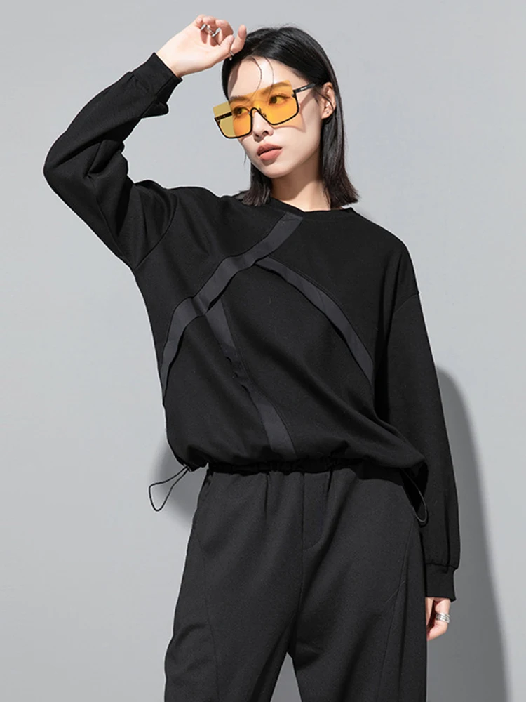 [EAM] Black Ribbon Color-block Sweatshirt New Round Neck Long Sleeve Women Big Size Fashion Tide Spring Autumn 2026 1DH0579