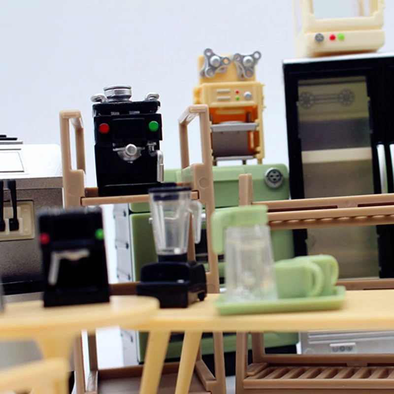 Miniature Dollhouse Kitchen Appliance Set: Blender, Juicer, and Coffee Machine