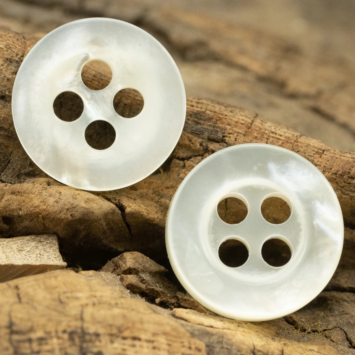 

12pcs 11.3mm Yellow Thick Shell Buttons for Shirts Sewing Accessories Mother Of Peal Buttons for Shirts