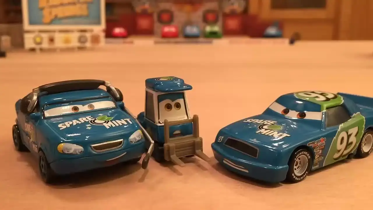 Disney Pixar Cars The World of Cars 3-Car Gift Pack With Spare O