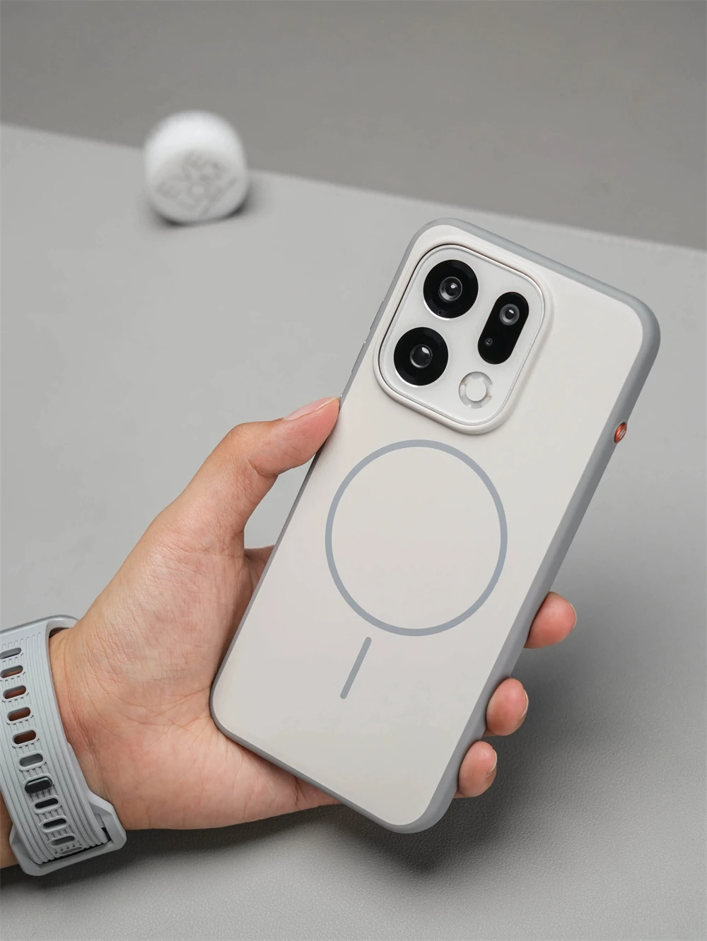 Magnetic Luxury Shockproof Anti-Fall Protective Case with Comfortable Feel and Bumper Shell Design