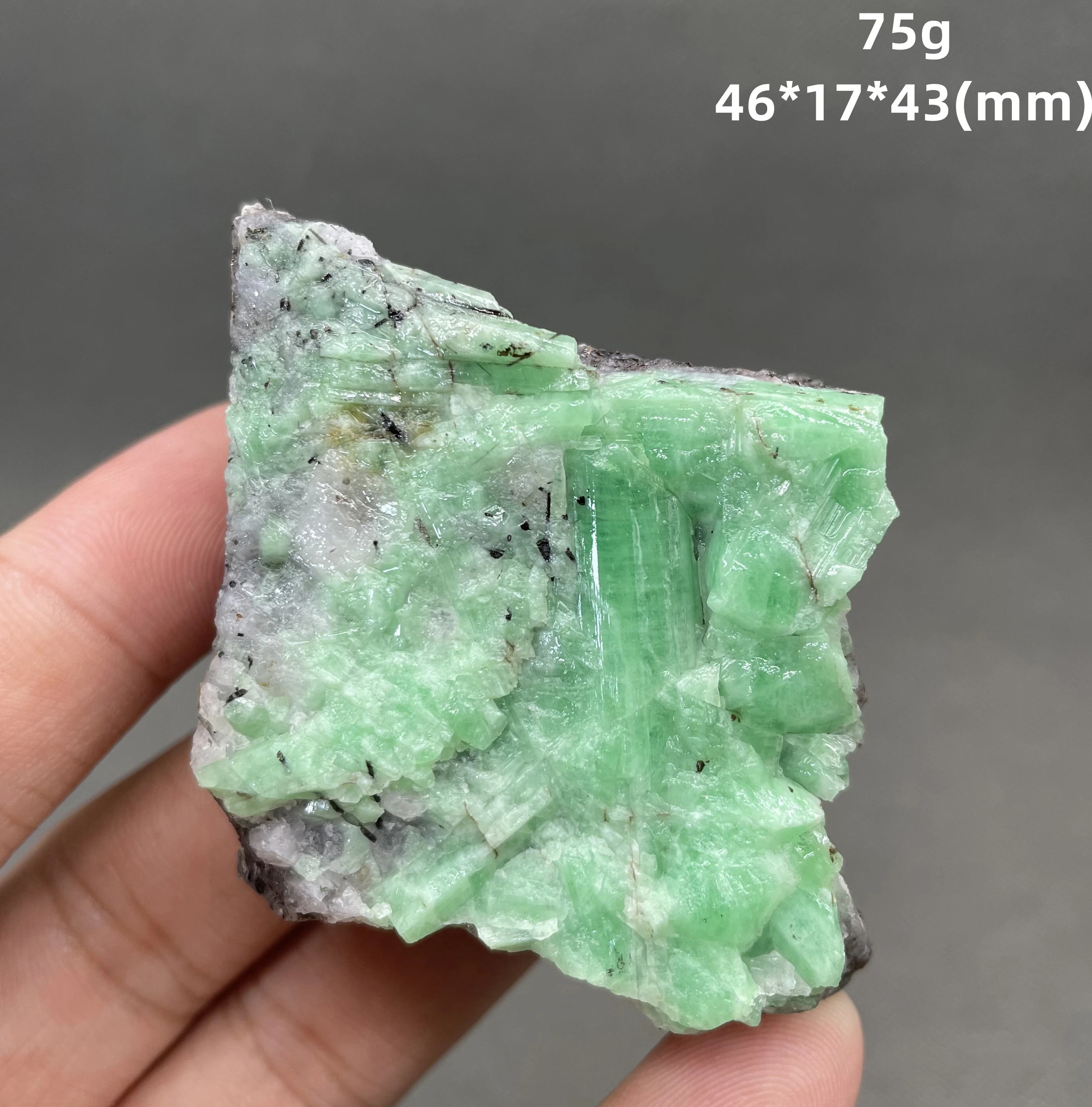 

BEST! 100% Natural green emerald mineral gem-grade crystal specimens stones and crystals quartz crystals from China