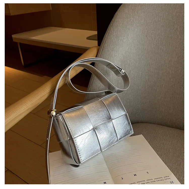 

Simple Korean Minority Woven Spliced Small Square Bag