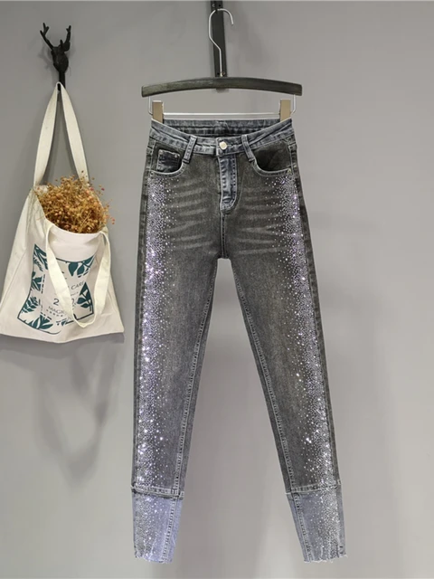 Cargo Denim Is 2023's Anti-Skinny Jeans Trend