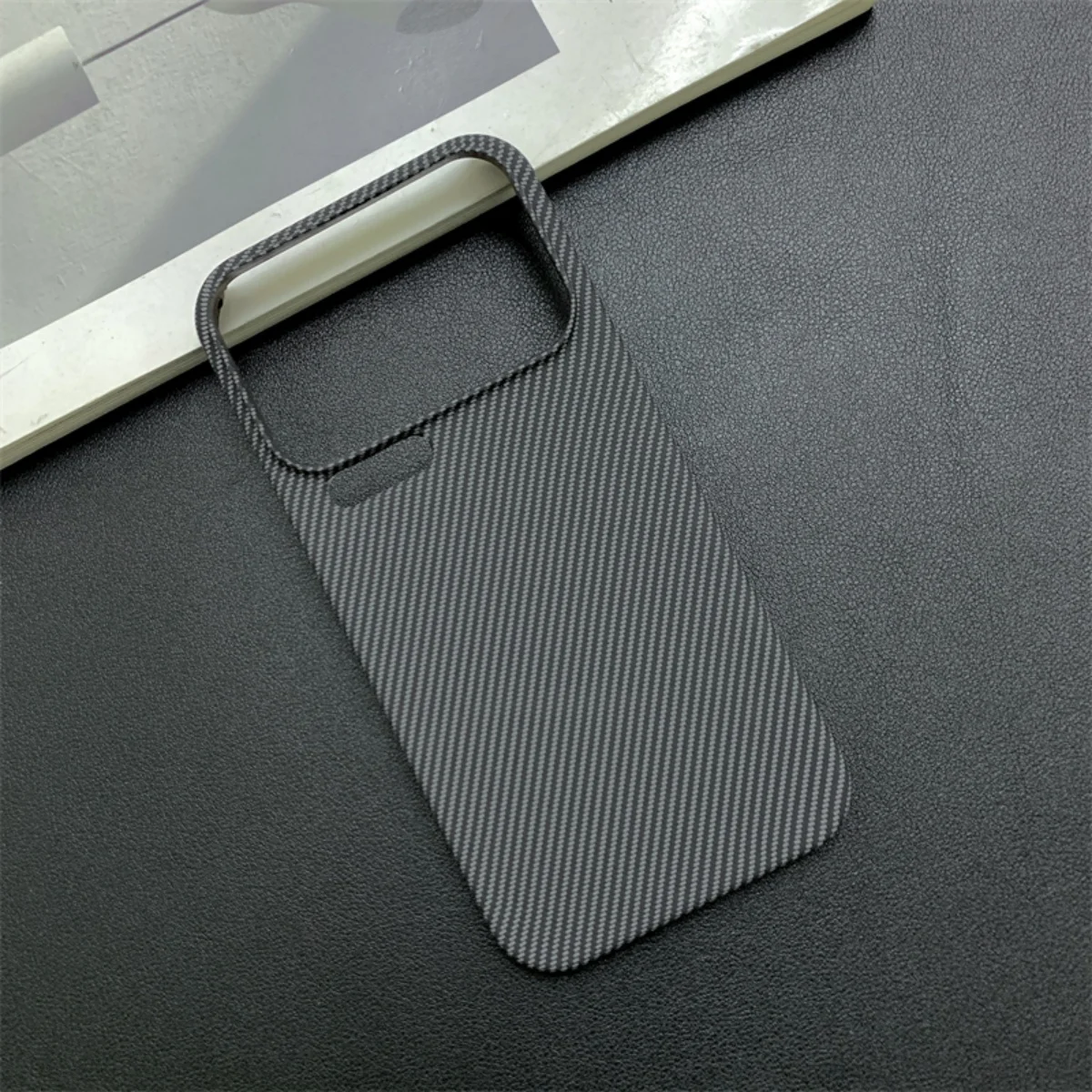 Sleek Kevlar Carbon Fiber Hard Plastic Frameless Armor Phone Case
