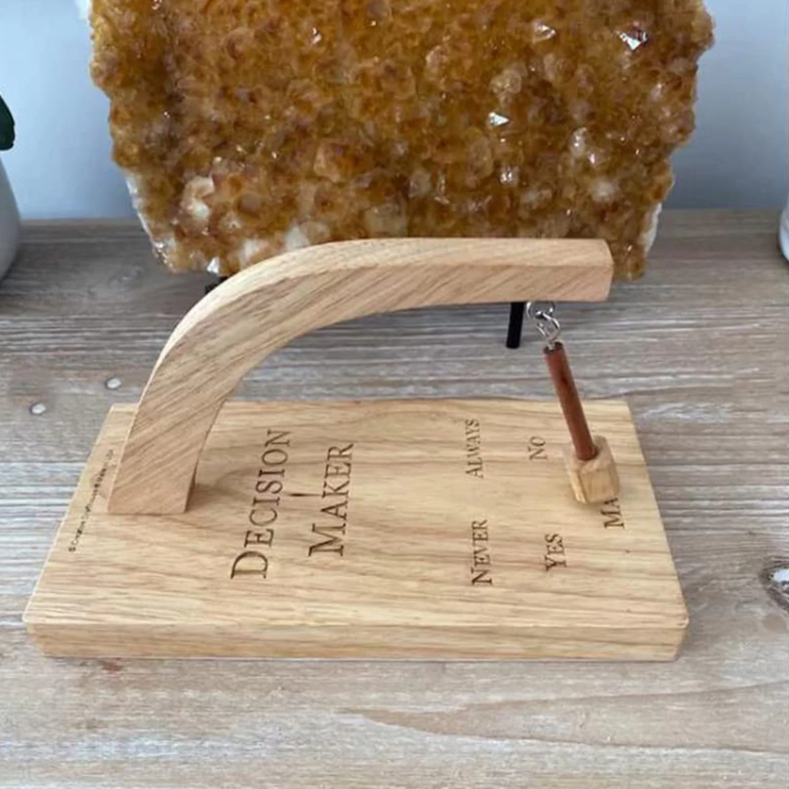 Pendolo Magnetico Oscillante Creatore Di Scelte Standard Giallo Nuovo Legno Il Miglior Regalo Per Disturbi Di Difficoltà Decorazione Del Desktop