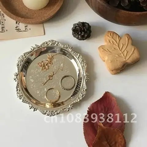 

Small Nordic Style Dried Fruit Plate Gold Silver Iron Snacks Tray for Wedding Gifts Cake Dessert Cake Pan Kitchen Organizer