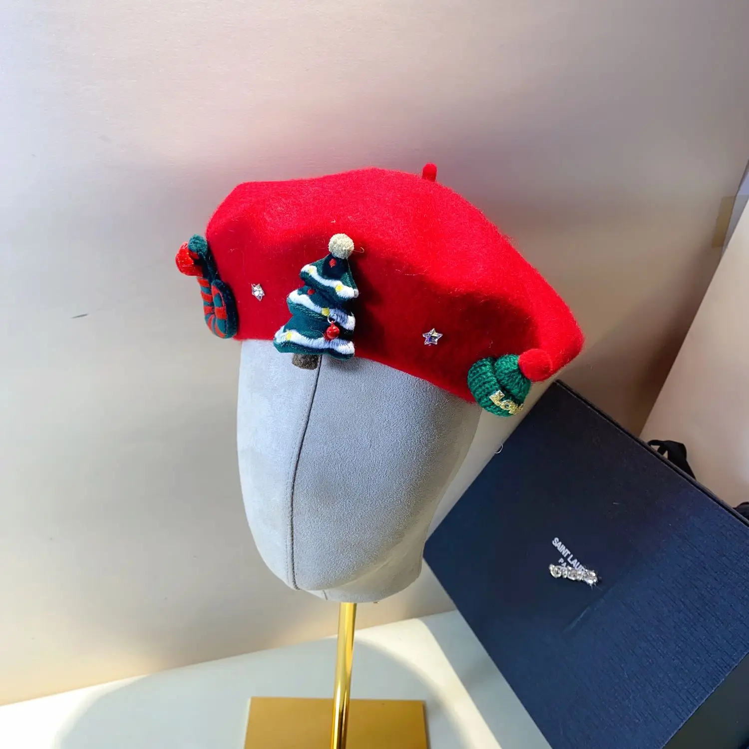 

2022 New Creative Autumn and Winter Handmade Woolen Sheep Christmas and New Year Red beret Woolen Painter Hat Tide