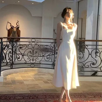 Abito Elegante Francese Bianco Senza Spalline, Lunghezza Midi, con Pieghe e Vita Stretta, Schiena Scoperta, in Fibra di Poliestere, Lunghezza al Ginocchio