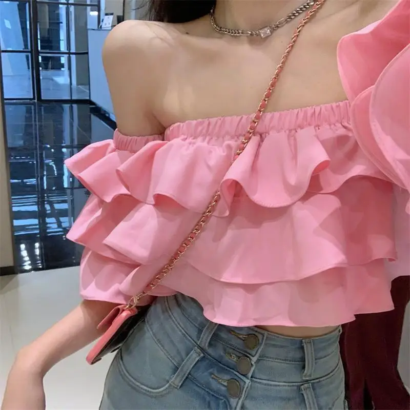 Blusa coreana con hombros descubiertos para mujer, blusa corta con volantes apilados, camisa de diseñador de verano de manga corta de gasa sexy, nueva
