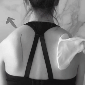 Description Picture 2 of itemSoft Anti-Slip Shoulder Pads Reusable Self Adhesive Style Traceless Invisible Shoulder Pads for women 1 Pair