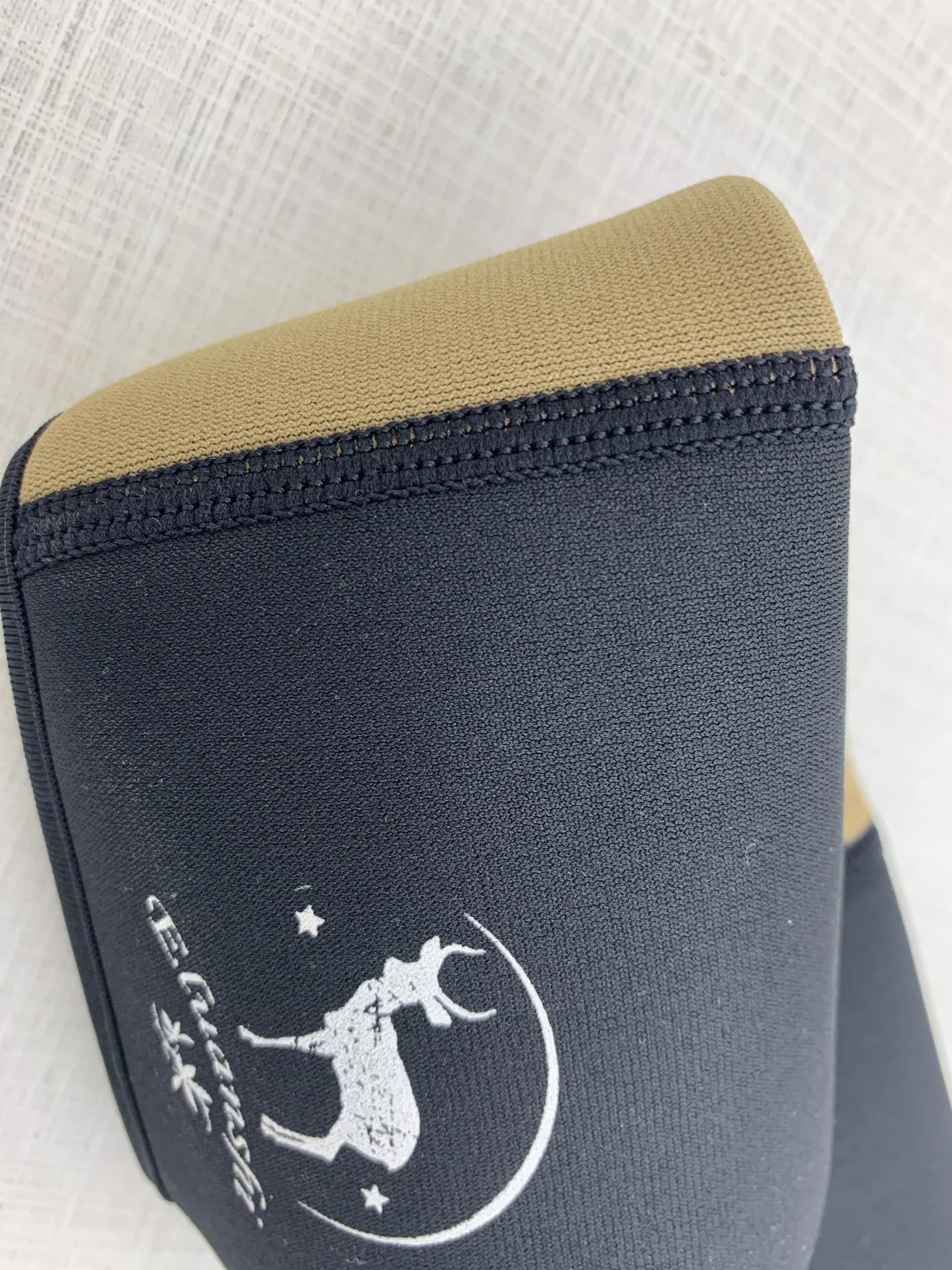 Description Picture 3 of itemHunting Riflescope Optics Cover Military Pouch Neoprene Rifle Scope Cover Black Color 33x6.5x4.5cm Gun Bag Pouch PP6-0096