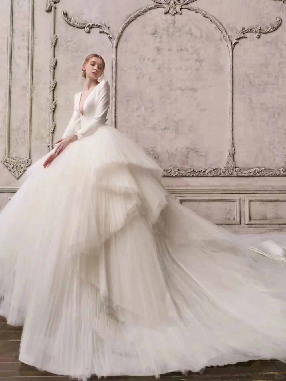

Princess White A Line Wedding Dresses Bridal Gowns Puffy Tiered Tulle Bride Dress Long Sleeves Dresses Court Train Vestidos De