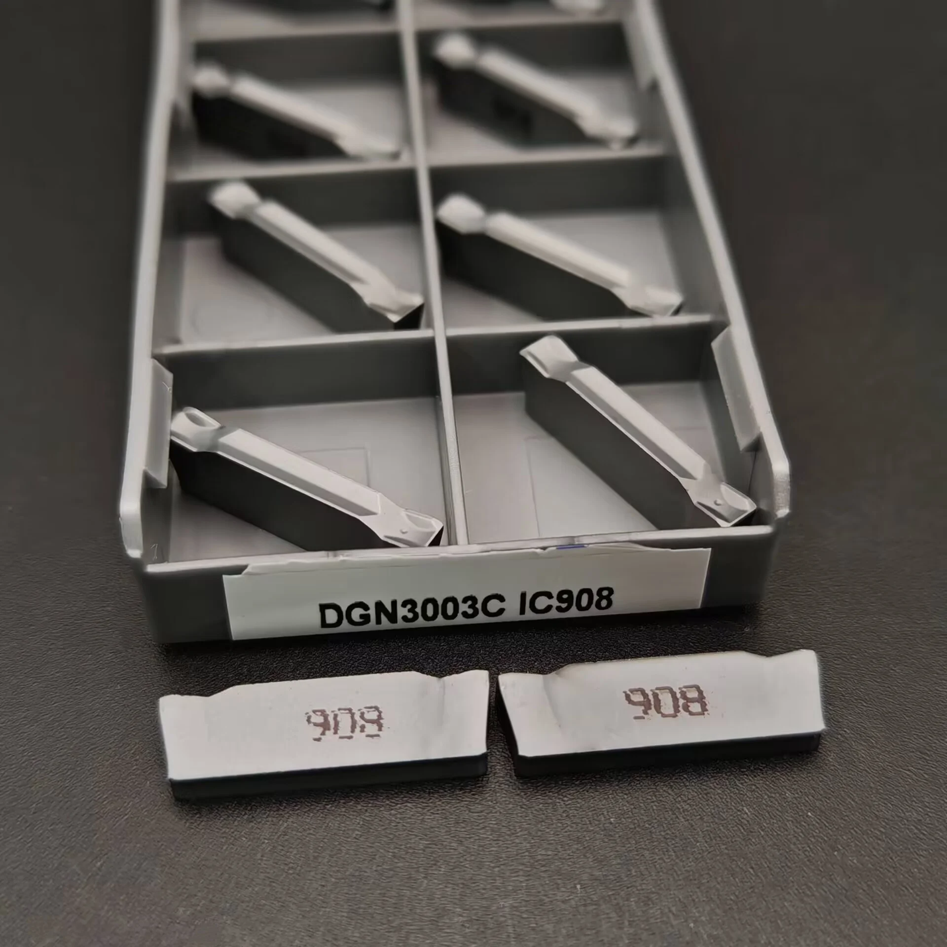 DGN2002 CDGN2002J DGN3003C DGN3003J IC908 강철 절단용 그루빙 인서트 고경도 선반 공구 블레이드 원래 품질