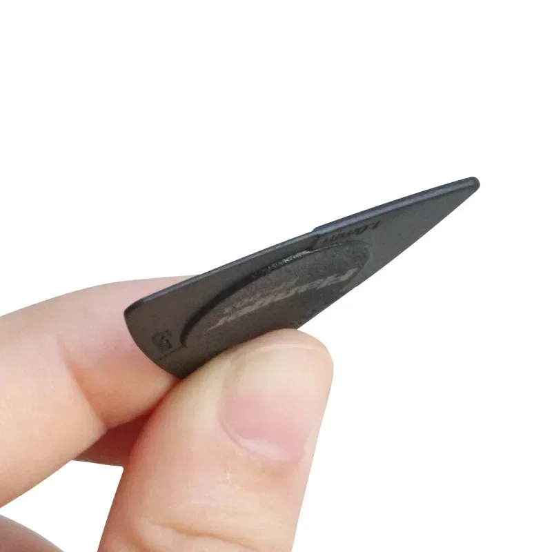 1pcs 0.5/0.75/1mm Guitar Picks Triangle Black White Multi-thickness Anti-slip Style ABS Material Picks Guitar Accessories FP-003