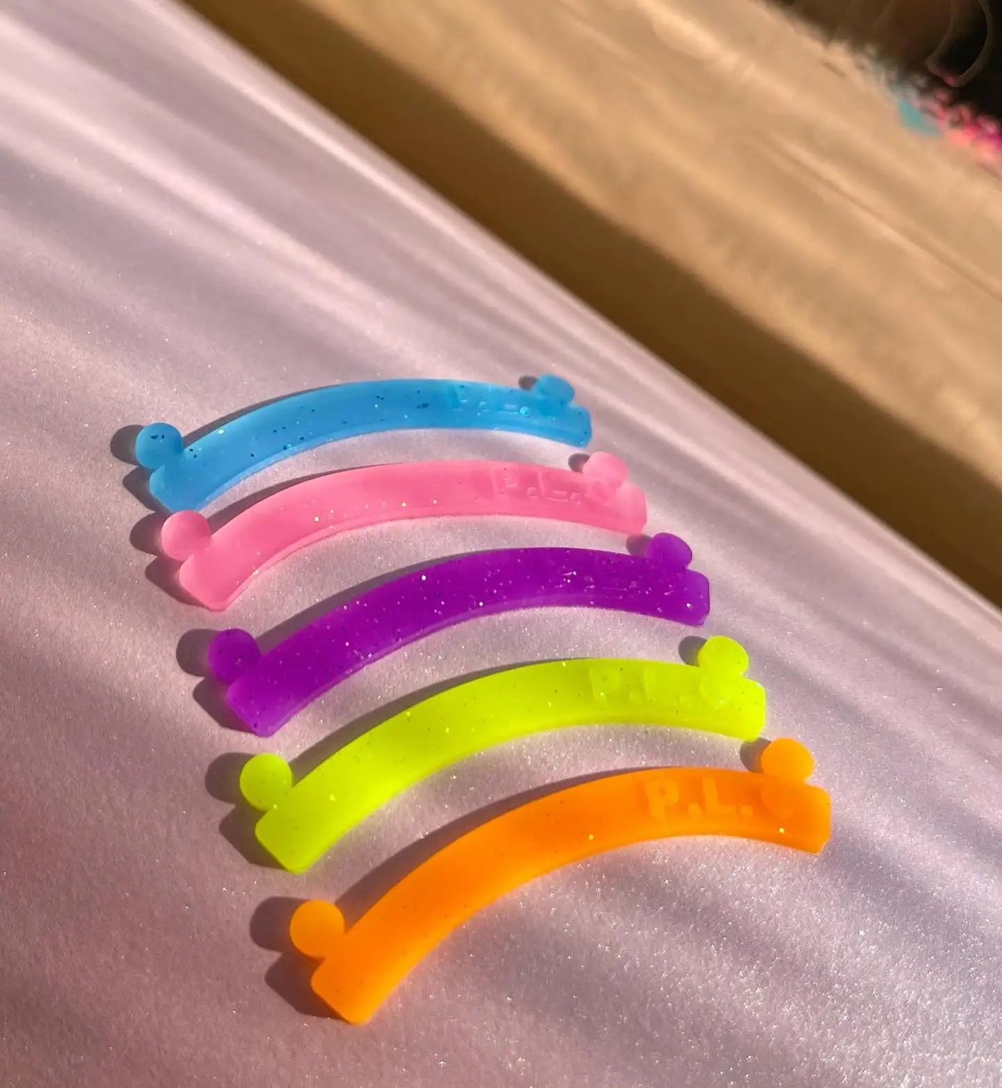 Libeauty 5 쌍 레인보우 컬러 리본 재사용 가능한 실리콘 래쉬 리프트 패드 커버 아이 래쉬 액세서리 메이크업 및 미용 도구 