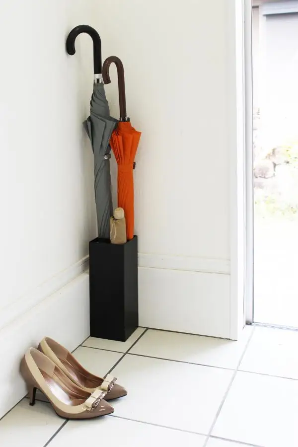 Smart Umbrella Stand Rack Metal Freestanding Umbrella Holders with Removable Drip Tray and 2 Hooks White Square for Entryway