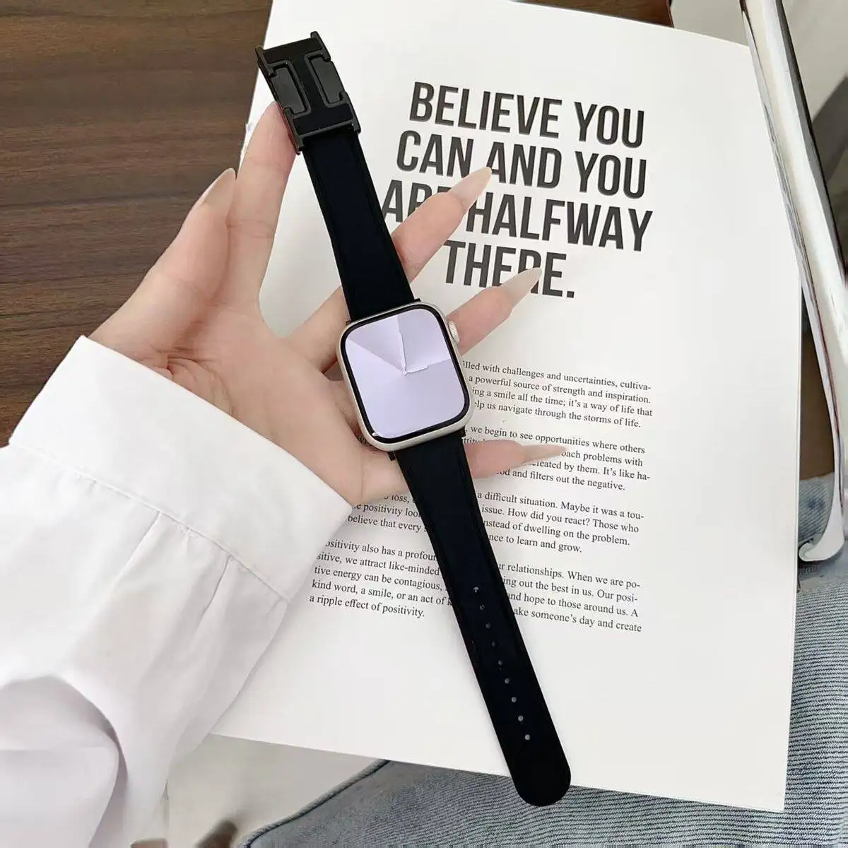 Magnetic Silicone Strap for Smartwatch - Durable & Stylish Bracelet Design