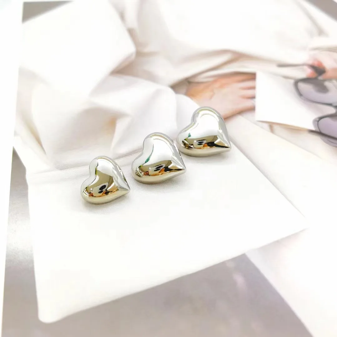 10pcs 15/18/20mm 바느질 생크 하트 버튼 여성을위한 품질 금속 하트 버튼 스웨터 드레스 셔츠 DIY 수제 액세서리