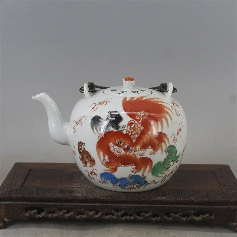 

Chinese Famille Rose Porcelain Qing Tongzhi Lions Design Teapot 5.20 inch