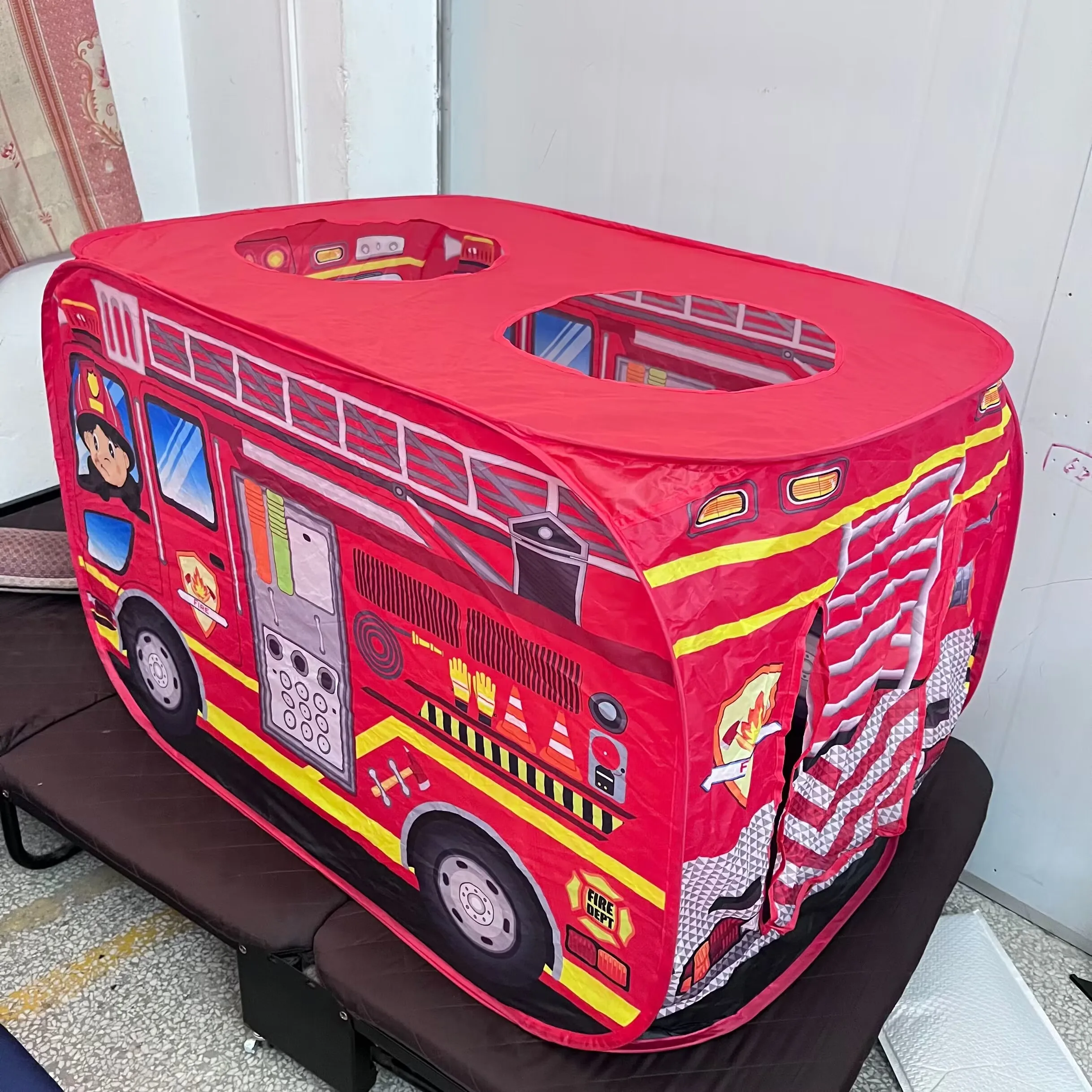 🚒 Children’s Car Tent House – Fire Truck Playhouse with Sunroof 3