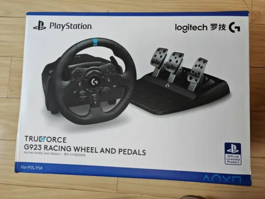 ロジクール G923 レーシングホイールPlayStation&PC 似つかわしく