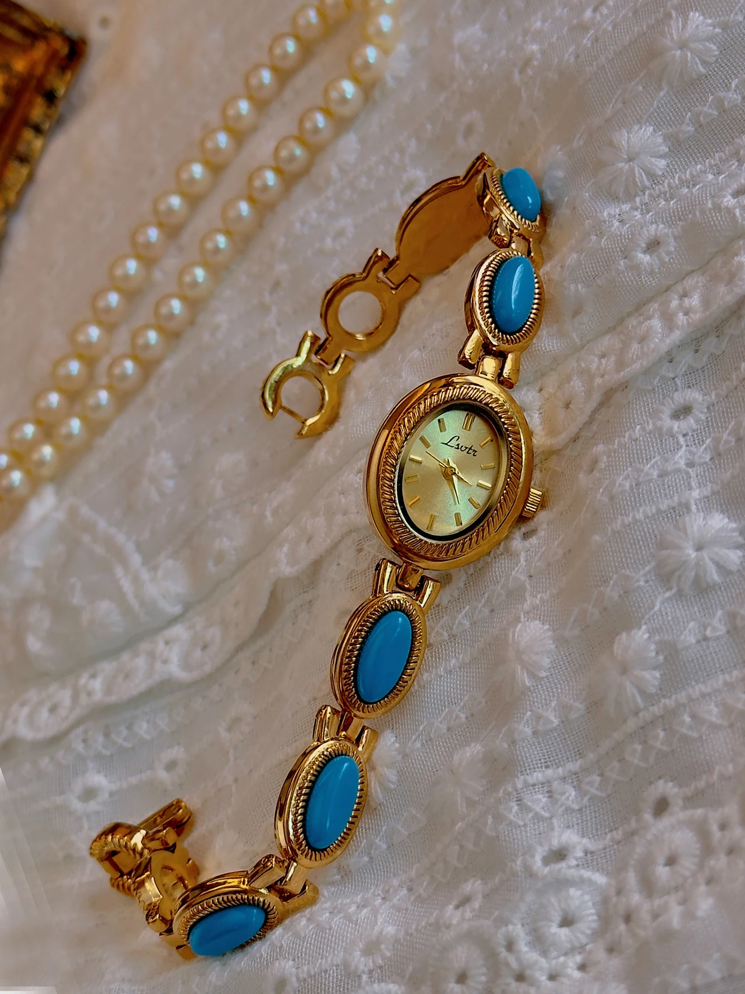 1 Piece of French Fashionable and Elegant Women's Watch with Artificial Turquoise Gemstone Inlaid Strap, 30m Waterproof Oval Quartz Watch with Classic Vintage Dial, Suitable for Daily Wear