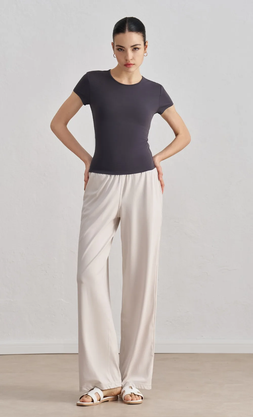 Nacktes, lässiges Sport-T-Shirt für Damen – schmal geschnittenes, kurzärmliges, atmungsaktives Taillenschlankheits-Yoga-Top für Laufen, Training und Fitness – Detail 14