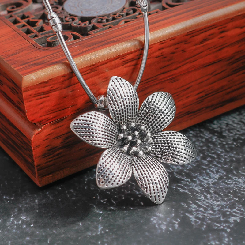 Aihua Boho Statement-Halsketten mit geschnitzten, hohlen Blumen und Schmetterlingen für Damen, Vintage Ethnischer Tibetischer Silberschmuck – Detail 6