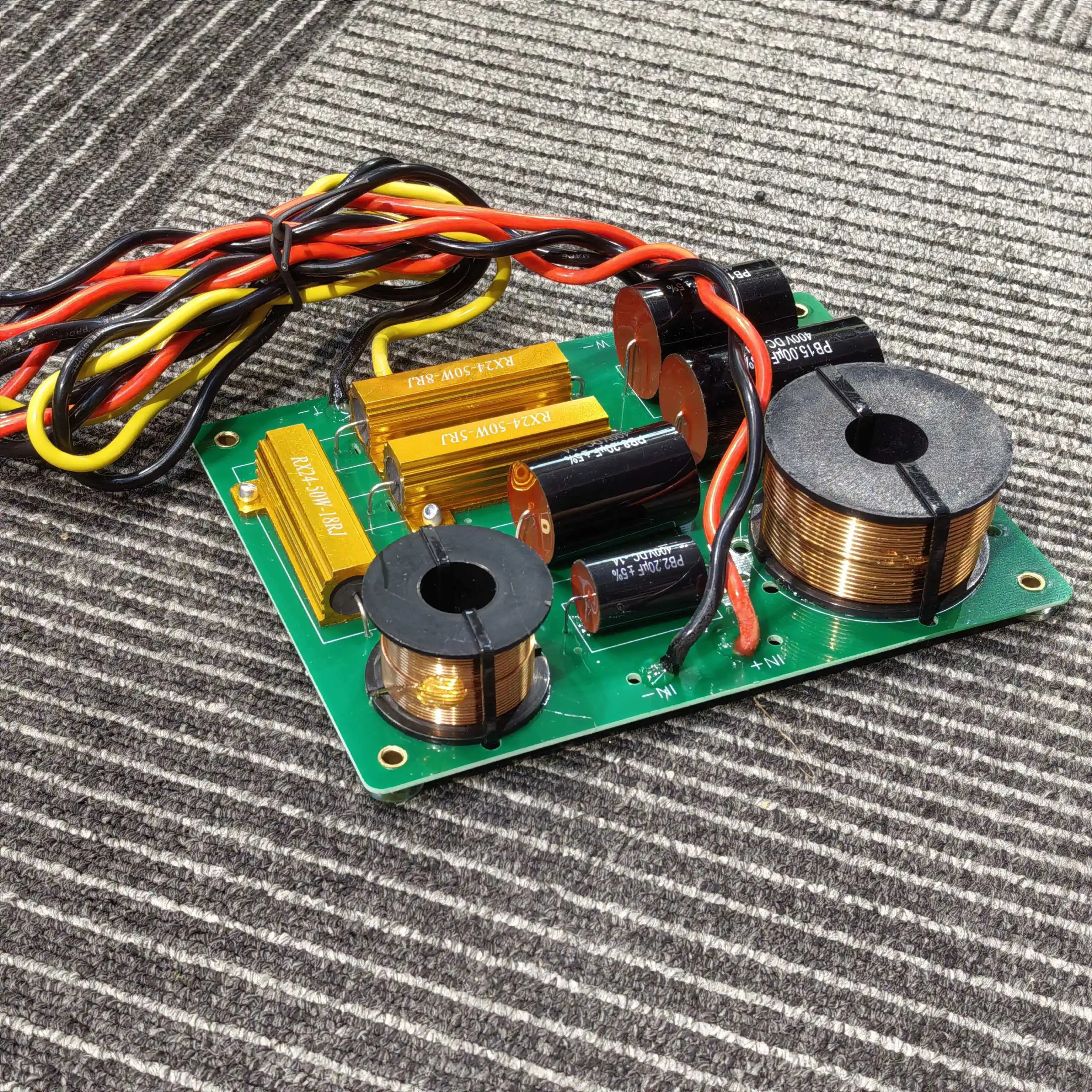 MW Audio F12 12" Full-Range-Lautsprecher-Frequenzweiche, Präzisions-2-Wege-Frequenzteiler für professionelle Bühnen-/PA-Systeme – Detail 12