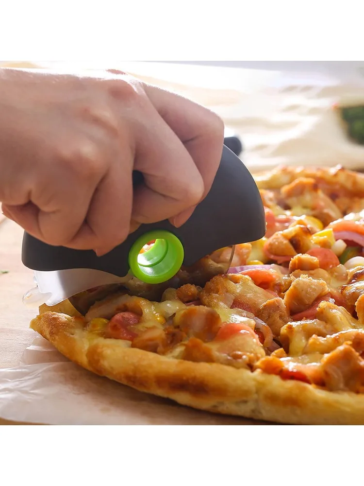 Pizza cutter showing detachable parts
