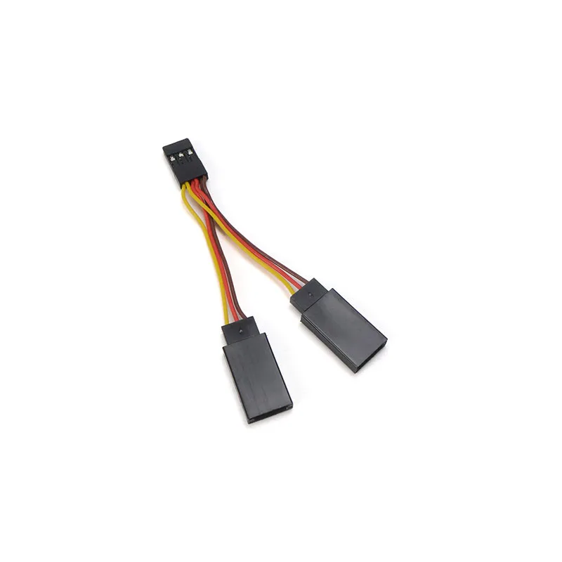 Gros plan sur un câble répartiteur servo Y JR 7cm, embouts en plastique noir et broches métalliques