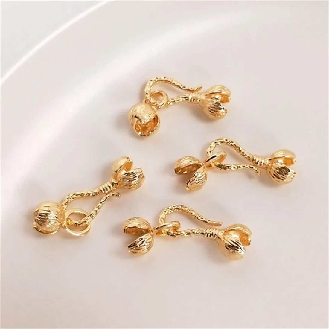 14K Gold Wrapped Flower Bud Double Clasp Fish Hook Shaped Closing Buckle Connection Buckle DIY Bracelet Accessory Material B928 14k gold wrapped magnetic buckle cylindrical closed loop iron suction connection buckle handcrafted diy bracelet accessories