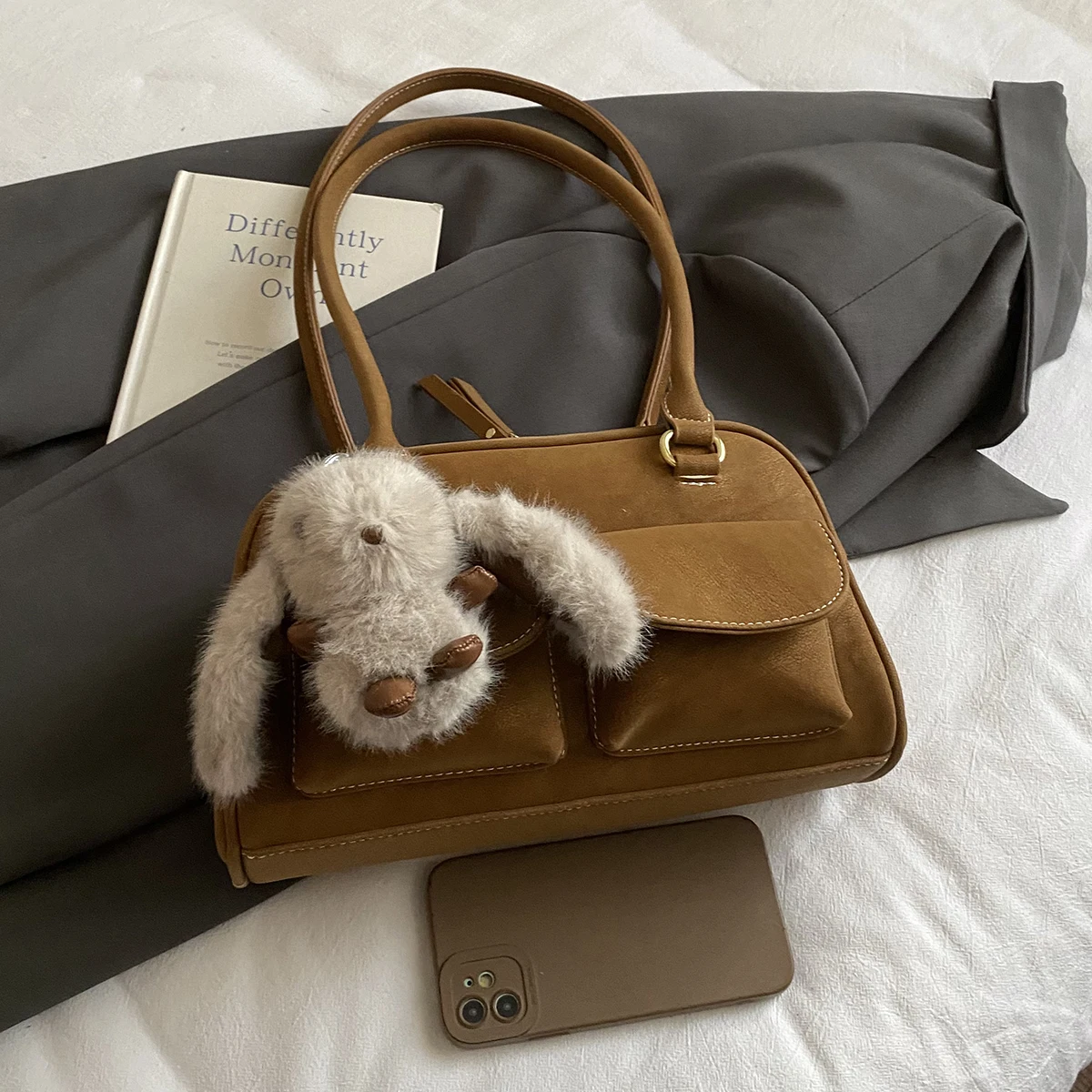 Korean Niche Handbag Pillow Bag for Women 2025, Very Stylish New Model with Multiple Pockets, Commuter Shoulder Bag, Underarm Boston Bag for Shopping and Park Visits