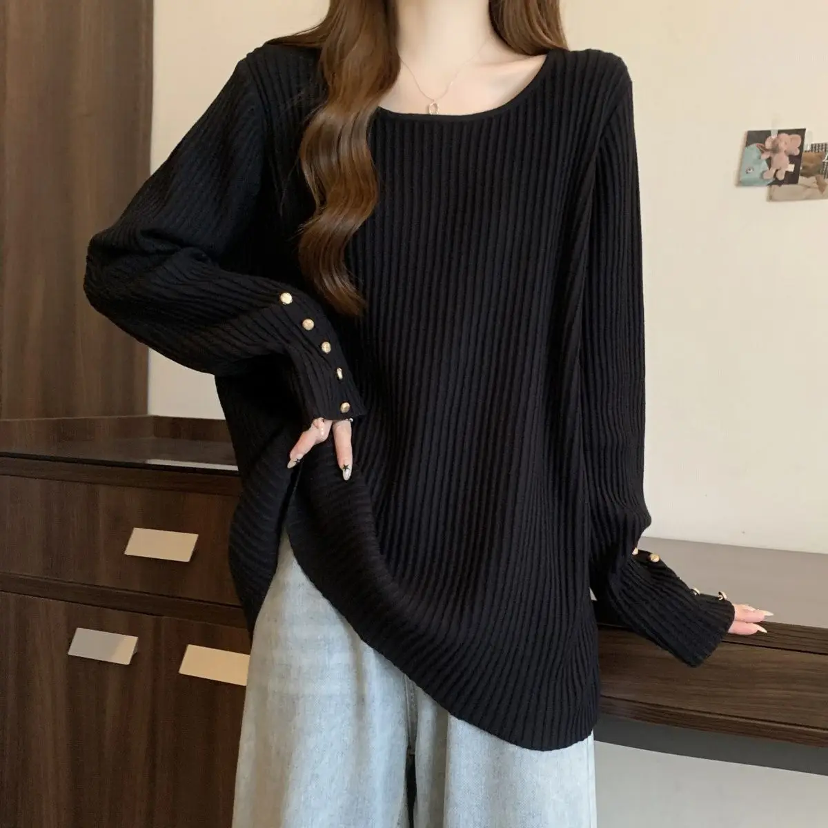 Pit Strip-Basisshirt mit quadratischem Kragen für Damen im Herbst und Winter. Neues, lockeres, schlankes und warmes Innenkleid mit unregelmäßigen langen Ärmeln – Detail 15