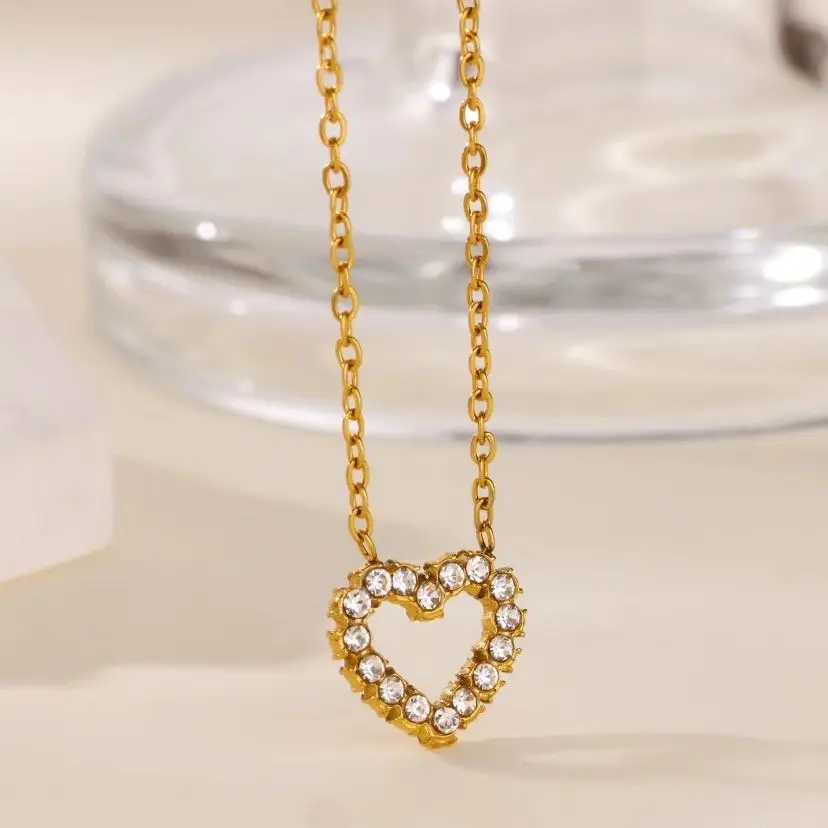 Women Luxury Necklaces 18K Gold Plated Stainless Steel Heart Shaped Necklace