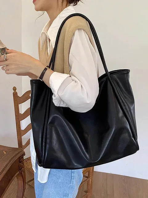 2024 new soft leather large capacity tote bag with a niche design for handheld use, single shoulder underarm bag for class and c 2