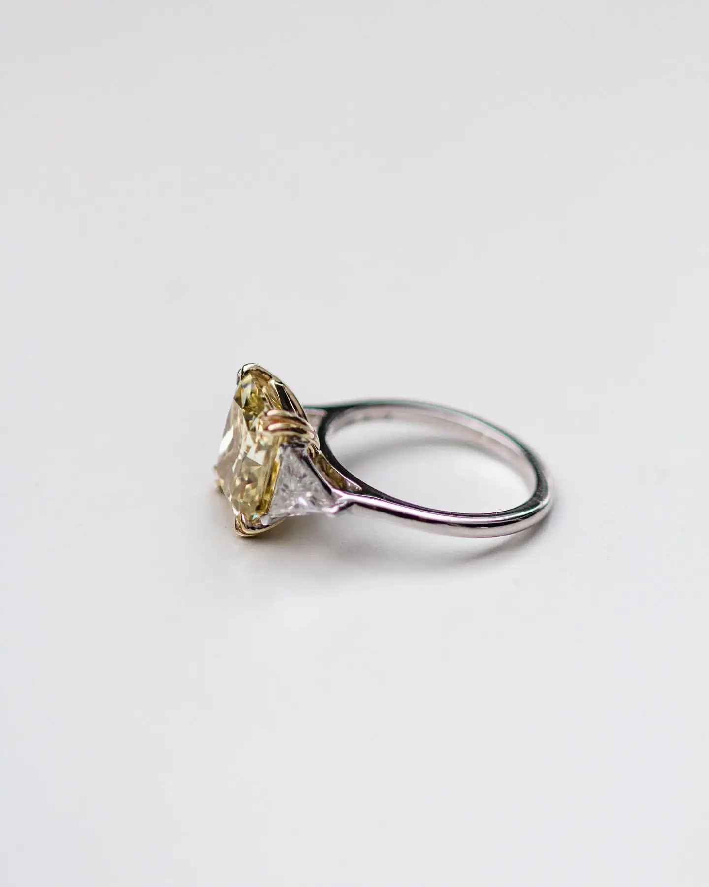 JOVOVASMILE Yellow Moissanite Ring 5carat 10.5x9mm Radiant Cut 18k Gold Triangle Side-Moissanite Double Claw Three-Stone Rings