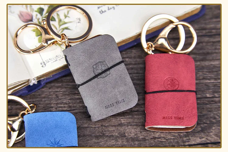 Mr. Paper 2 Stück PU-Tagebuch-Schlüsselanhänger – tragbares Mini-Tagebuch aus weichem Leder, Rucksack-Charm-Notizbuch, Aufbewahrungszubehör im literarischen Stil – Detail 7