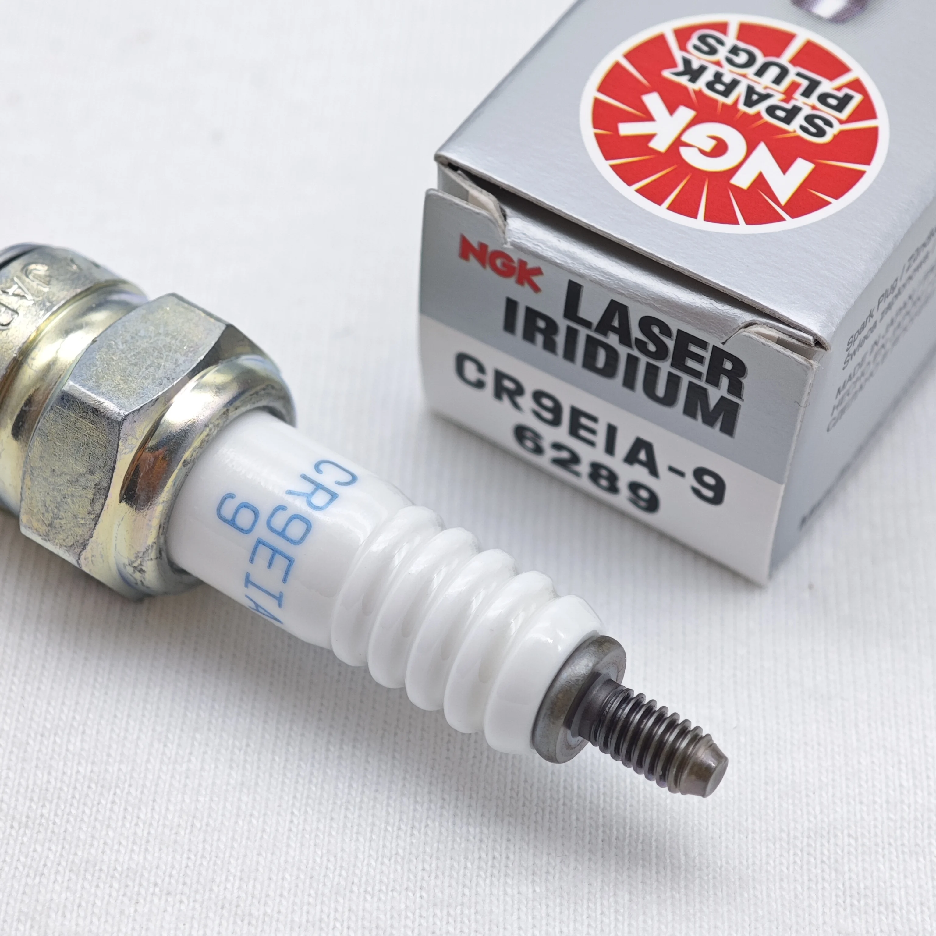 1pcs NGK Laser Iridium Spark Plug CR9EIA-9 CR8EIA-9 is applicable