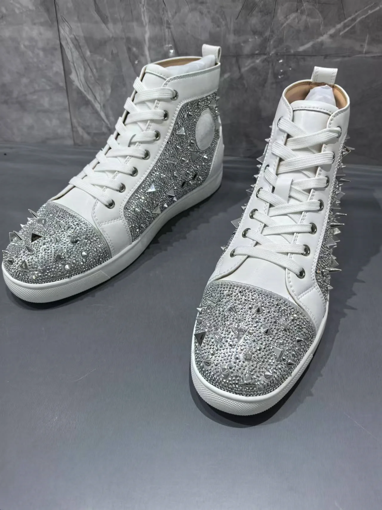 2025 New Silver Couples High Top Casual Shoes Round Toe Flat Strap Rivets Decorated Men's Women's Sports Shoe Women Single Shoes 6